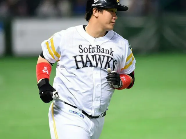 ソフトバンクホークスのイ・デホ（李大浩）が2試合連続無安打と沈黙した。（提供:OSEN）