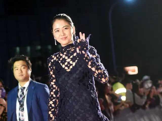 5日午後、女優・長澤まさみが「第20回釜山国際映画祭(BIFF)」の“スターロード”に出席し、レッドカーペットを歩いた。