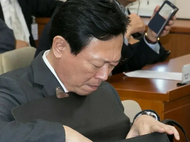 ロッテグループの重光昭夫（韓国名:辛東彬/シン・ドンビン、60）会長は、ロッテリアがチキン配達市場まで侵略という批判に関して、「チキン配達を全面中断する」と明らかにした。