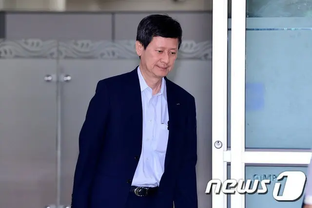 重光昭夫（韓国名:辛東彬/シン・ドンビン、60、重光武雄氏の次男）ロッテグループ会長の勝利で一段落したと思われていたロッテグループの経営権争いが再び勃発するものと見られる。