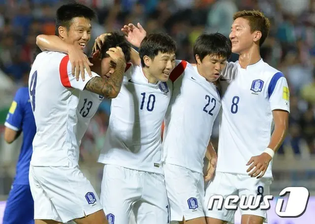 シュティーリケ監督率いる韓国サッカー代表チームは9日、クウェートとのアウェー戦に1-0で勝利し、アジア地区2次予選・G組1位の座を得た。