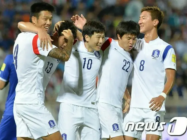 シュティーリケ監督率いる韓国サッカー代表チームは9日、クウェートとのアウェー戦に1-0で勝利し、アジア地区2次予選・G組1位の座を得た。