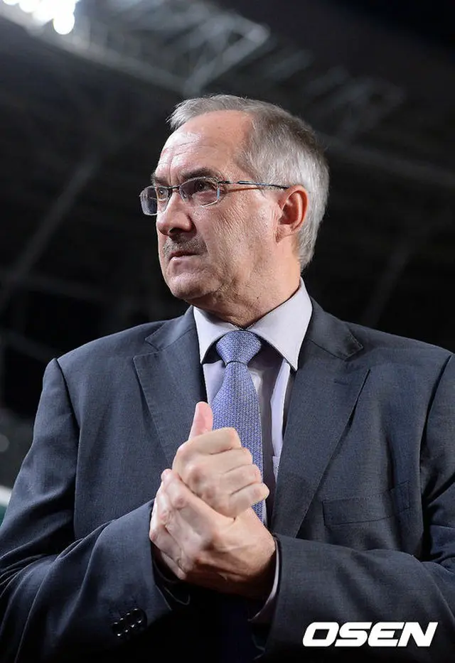 韓国サッカー代表シュティーリケ監督が、”魔の中東戦”を快調に勝利した。