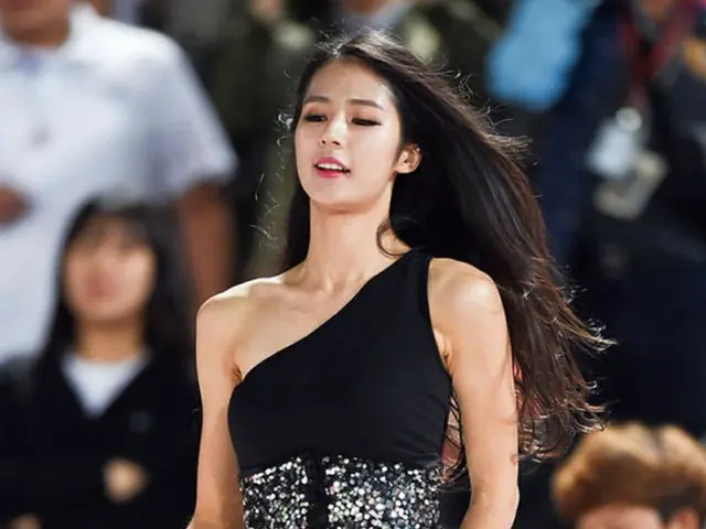 韓国のチアリーダー、パク・キリャン（24）が身に覚えのないデマが書かれたインターネット上の文章が拡散する中、このうわさの根源である野球選手AとAの元恋人Bに対して名誉毀損の容疑で訴訟を提起した。