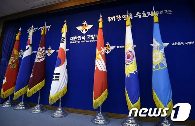 韓国国防部は15日、日本の自衛隊が韓国政府の同意なしに朝鮮半島に進出することはできないとの立場を、来週開かれる日韓外相会談で伝えると明かした。