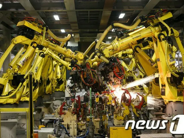 韓国産業通商資源部がサムスン電子と協力し、中小企業に適合した「普及型製造ロボット」開発を支援する。