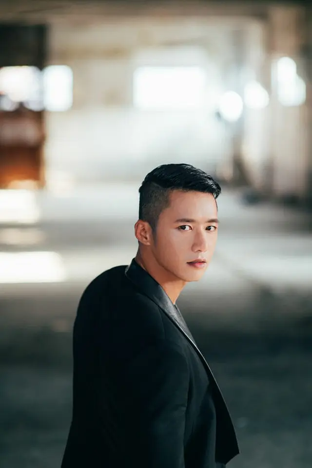 韓国男性グループ「Click-B」が、13年ぶりにカムバックするが、放送活動はおこわないことが明かされた。（画像はメンバーのオ・ジョンヒョク/OSEN）