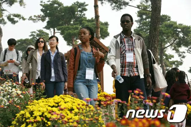 韓国国内に滞留する外国人留学生の53.5%が卒業後も韓国に居住し続けることを望んでいることがわかった。