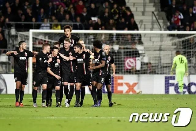 韓国サッカー代表ク・ジャチョル（29）の所属チーム、アウクスブルクが歴史上、ヨーロッパサッカー連盟（UEFA）ヨーロッパリーグ（EL）初勝利を達成した。
