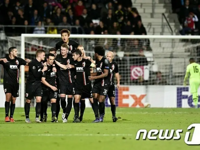 韓国サッカー代表ク・ジャチョル（29）の所属チーム、アウクスブルクが歴史上、ヨーロッパサッカー連盟（UEFA）ヨーロッパリーグ（EL）初勝利を達成した。