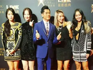 「SISTAR」、香港の俳優アーロン・クオックとレッドカーペットでフォトタイム！