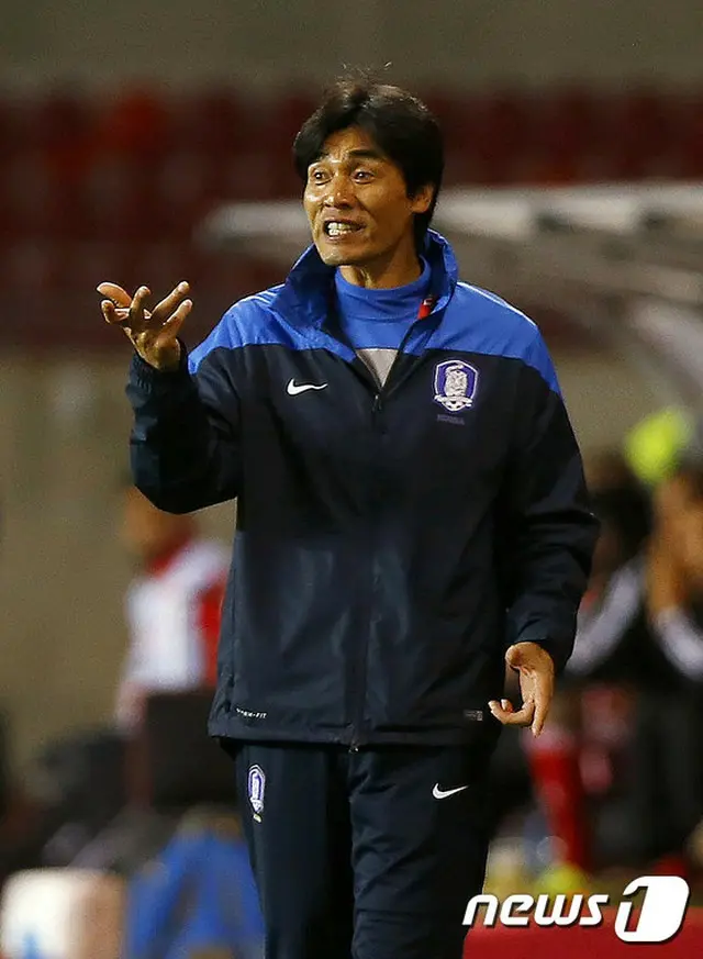 韓国17歳以下（U-17）代表チームのチェ・ジンチョル監督が2015FIFAチリU-17W杯16強敗退となった後、競技力に不満足を表した。（提供:news1）