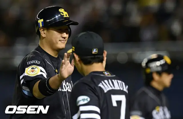 とてつもない打撃力を見せ続け、チームを日本一2連覇に導いたイ・デホ（李大浩）がMVPに輝いた。（提供:OSEN）