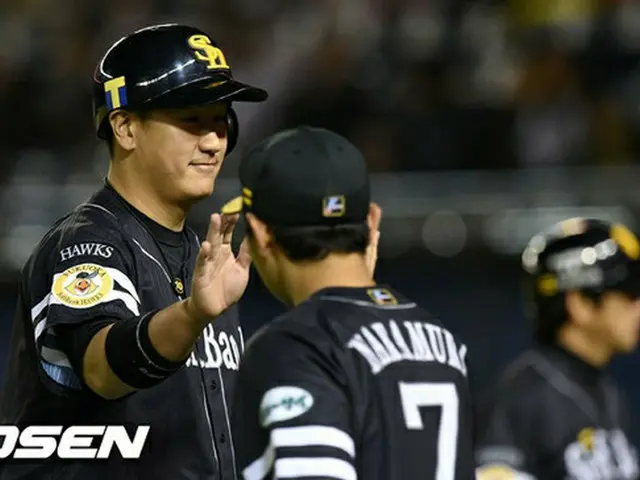 とてつもない打撃力を見せ続け、チームを日本一2連覇に導いたイ・デホ（李大浩）がMVPに輝いた。（提供:OSEN）