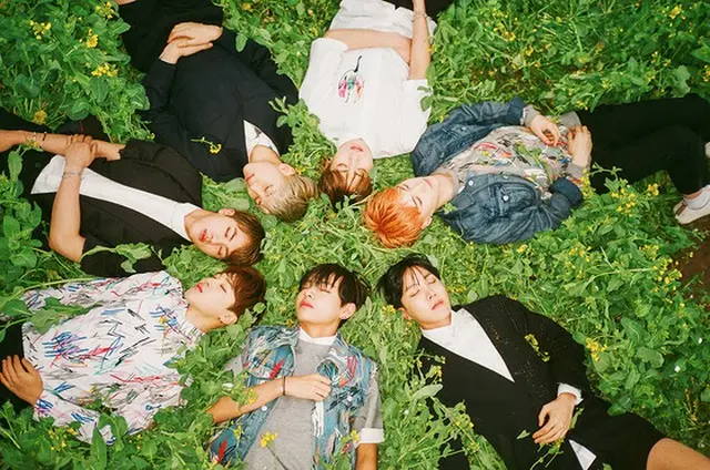 韓国アイドルグループ「防弾少年団」が、NAVER（ネイバー）Vアプリケーションで100万ファンを突破した。（提供:news1）