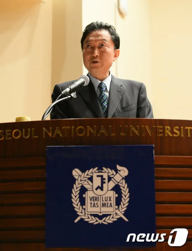 鳩山元首相は、韓国の歴史教科書国定化について「正直言って私も驚いている」とし、「韓国についてあれこれ申し上げるつもりはないが、国家が教科書に関与することについては否定的だ」と述べた。（提供:news1）