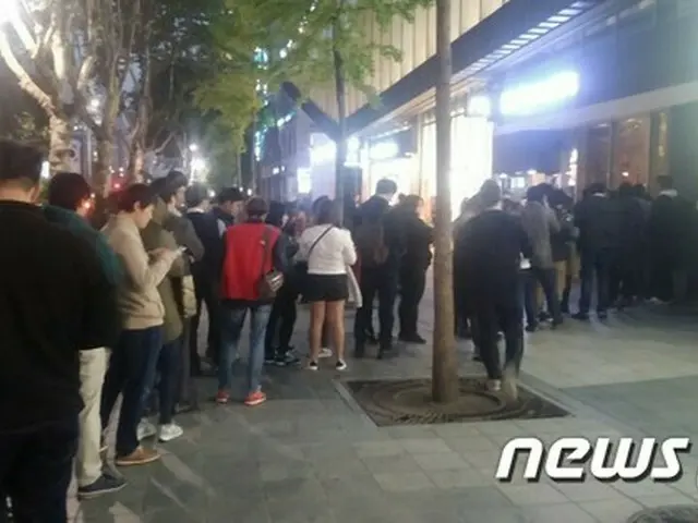 5日午後5時30分、ソウル・江南区のマクドナルド宣稜店前には長い行列ができている。彼らはこの日6時から販売される人気アニメ「ONE PIECE」の限定版フィギュアを買うために来たのだ。（提供:news1）