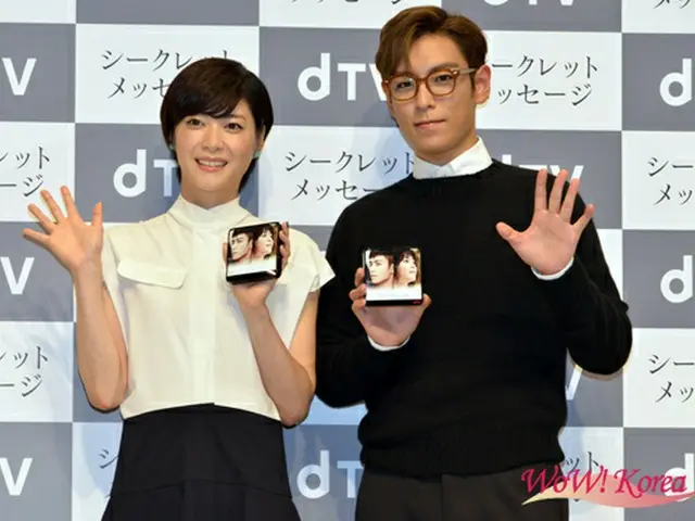 左から女優の上野樹里、チェ・スンヒョン（T.O.P）