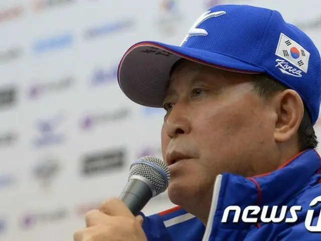 日本との2015WSBCプレミア12開幕戦で完敗した韓国のキム・インシク代表チーム監督が残念さを明かした。（提供:news1）