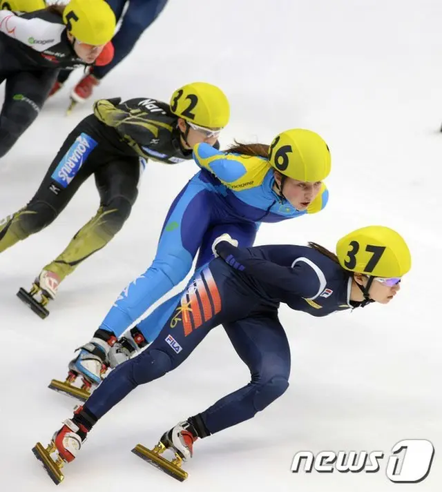 韓国女子ショートトラック代表チームのチェ・ミンジョン（17）が国際スケート連盟（ISU）W杯2次大会500メートルで、1000分の1秒差で金メダルを獲得した。（提供:news1）