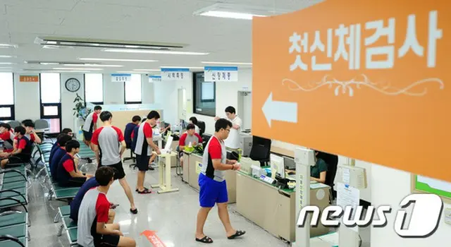 韓国で”兵役逃れ”を目的に、医師と共謀して膝の手術を受けた20代男性と手術を施した医師が検察に送致された。