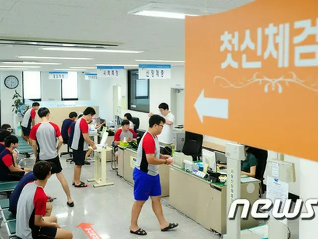 韓国で”兵役逃れ”を目的に、医師と共謀して膝の手術を受けた20代男性と手術を施した医師が検察に送致された。