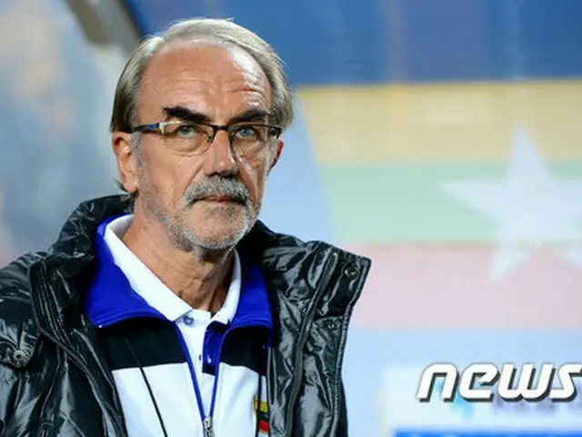 ミャンマーのサッカー国家代表を率いるゲルド・ジャイス監督が「(韓国は)レベルが違った」という言葉で、敗北を受け入れた。