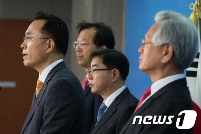 韓国・セウォル号特別調査委員会のセヌリ党推進委員は19日、野党推進特別調査委員らを中心に、特別調査委員会がセウォル号事故発生時の朴槿恵大統領の動静調査をおこなう方針を固めると、「総辞職」で反撃に出た。
