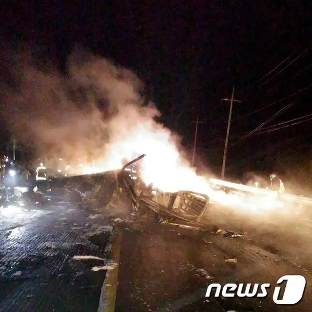 去る23日午後6時22分ごろ、韓国東部・江原道(カンウォンド)の道路に、在韓アメリカ軍の攻撃型ヘリコプターが墜落した。