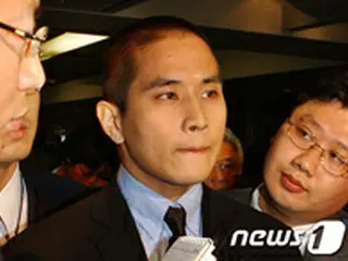 ”兵役逃れ”で物議醸した歌手ユ・スンジュン、韓国ビザ求めて…来年1月に初公判