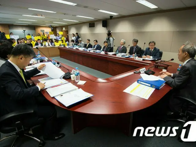 「4・16セウォル号事故特別調査委員会」がセウォル号事故当日の“大統領の7時間”に対する調査を置き、論議を繰り返しているなかで、結局、朴槿恵大統領の行動を含む大統領府の対応を調査することとなった。