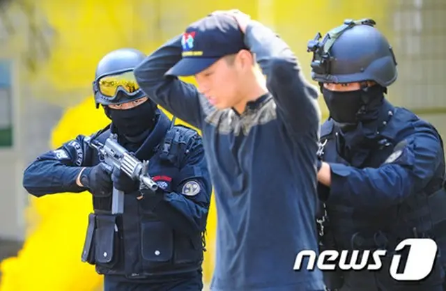 韓国内に「イスラム国」（IS）の支持者が10名いることが分かった。24日、国会情報委員会によると、過激派組織「イスラム国」（IS）の韓国内の支持者は10名であり、単純支持ではなく、具体的に同組織に加入する方