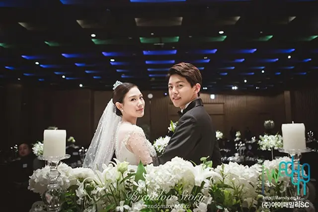 韓国アイドルグループ「U-KISS」出身の歌手兼俳優ドンホが結婚式の写真を公開した。（提供:OSEN）