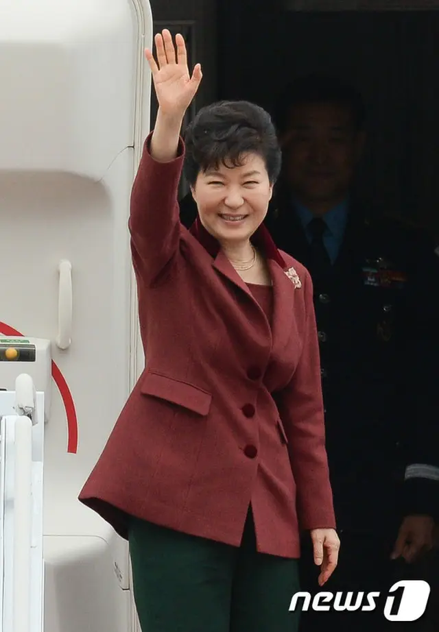 韓国朴槿恵大統領はCOP演説で韓国の自発的な温室効果ガス削減目標（INDC）と共に「エネルギー新産業育成を通じて来る2030年まで100兆ウォンの新市場と50万人の雇用を創出する」とビジョンを提示した。