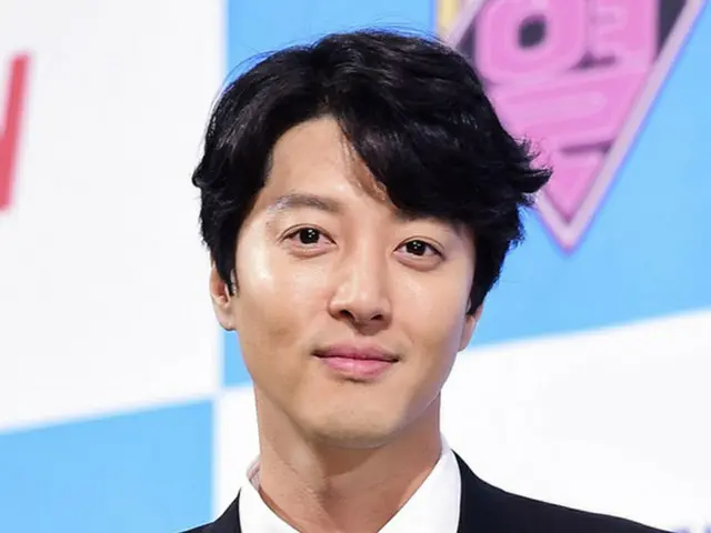 韓国俳優イ・ドンゴン（35）が現所属事務所FNCエンターテインメント（以下、FNC）と再契約を締結した。