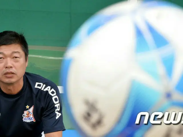 韓国Kリーグ・慶南FCは2日、新監督にキム・ジョンブ（50）前華城FC監督を選定した。