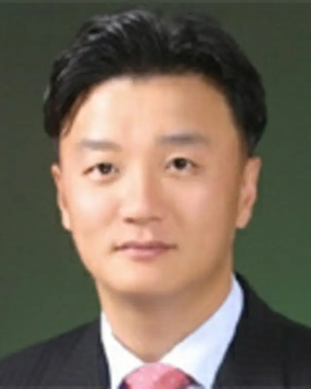 イ・ゴンヒサムスングループ会長の長女イ・ブジン（45）新羅ホテル社長と離婚訴訟中のイム・ウジェ（47）サムスン電機副社長が現職から退いた。（提供:news1）