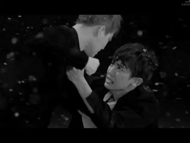 「EXO」CHANYEOLとSUHOが殴り合い？新曲MVで迫真の演技”溢れる涙”（提供:news1）