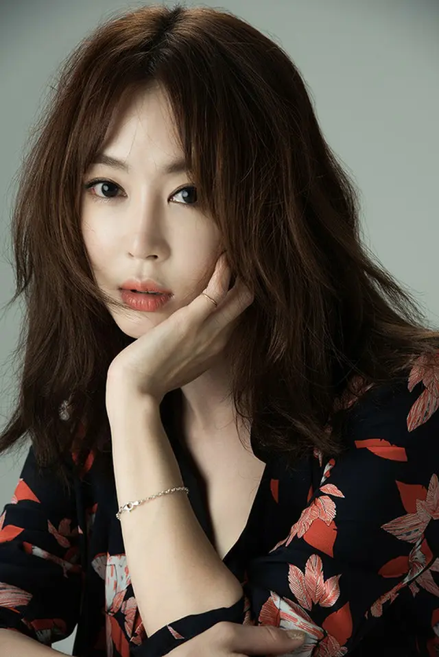 韓国女優カン・イェウォン（35）が、自身の展示会を通して疎外された芸術家の後援に乗り出す。（提供:news1）