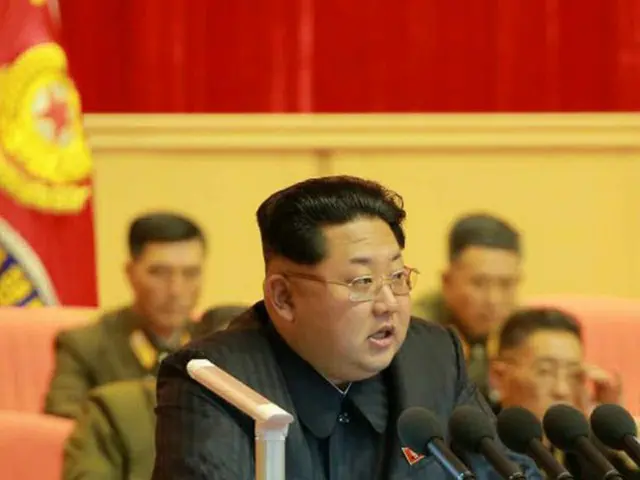 北朝鮮が、来年5月の開催を予告していた第7回労働党大会を10月に延期したとの見方が出る中、この報道をめぐり様々な憶測が提起されている。