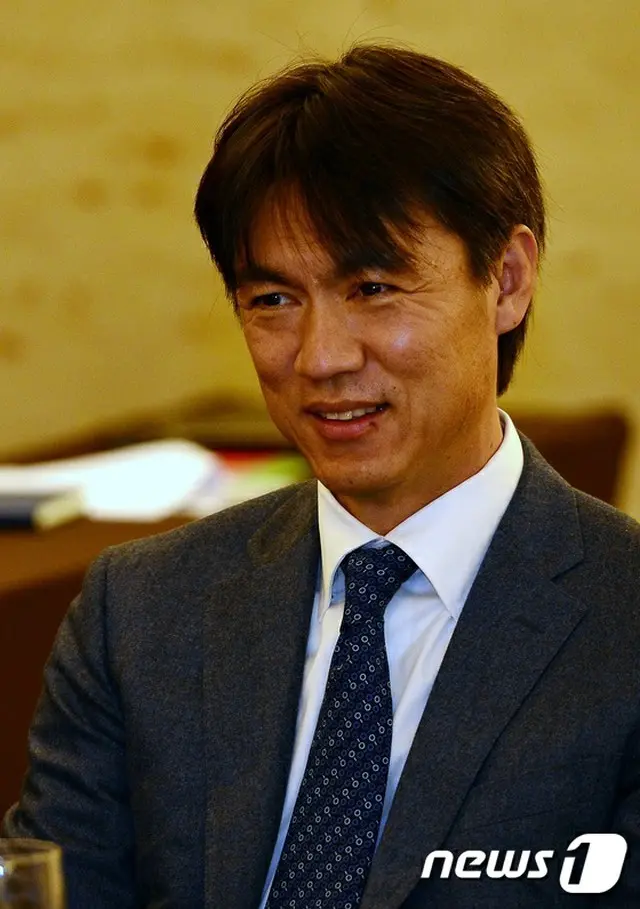 中国・杭州緑城FC（以下、杭州）の新たな司令塔としてサッカー界に復帰するホン・ミョンボ元韓国代表監督（46）が中国行き決定後初となる公の場に姿を見せた。