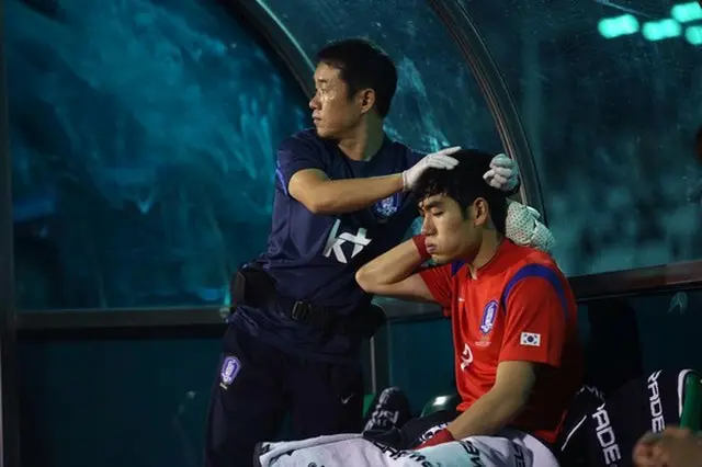 韓国サッカー代表の”マジック・ハンド”と呼ばれるファン・イヌトレーナーが、ホン・ミョンボ（洪明甫）監督をアシストするため中国行きを決意した。