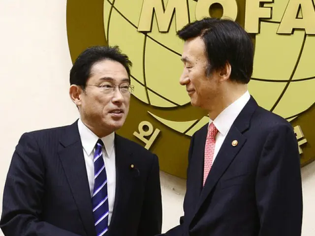 岸田文雄外相が来る28日に韓国を訪問し、尹炳世（ユン・ビョンセ）外交部長官と日韓外相会談をおこなうことがわかった。韓国外交部が25日、発表した。