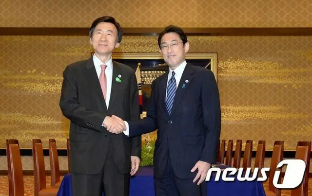 韓国外交部の尹炳世（ユン・ビョンセ）長官と岸田文雄外相は28日、ソウルにて外相会談を開き、慰安婦問題解決のための交渉に乗り出す。