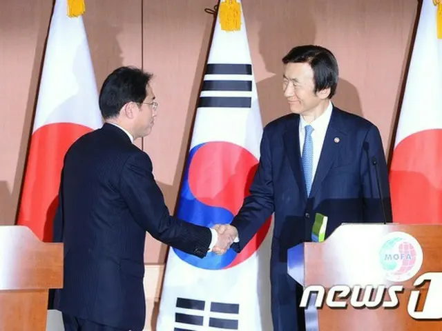 日韓両国は28日、日本政府の責任痛感と首相の謝罪表明を骨子とした慰安婦問題の可決法案に合意した。（提供:news1）