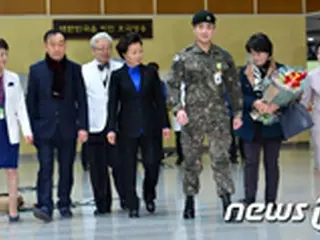 北による地雷爆発事件で脚切断の兵士、きょう退院 「国民の皆さんに感謝」＝韓国