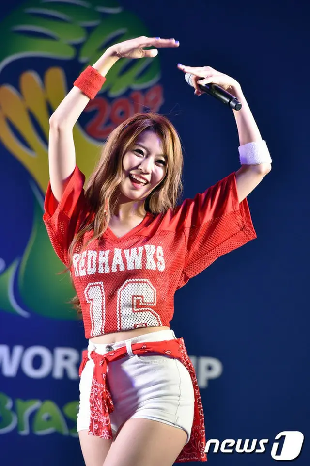 韓国ガールズグループ「BESTie」のダヘが、手足を骨折したことがわかった。
