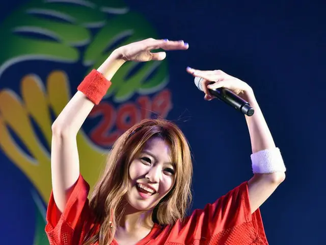 韓国ガールズグループ「BESTie」のダヘが、手足を骨折したことがわかった。