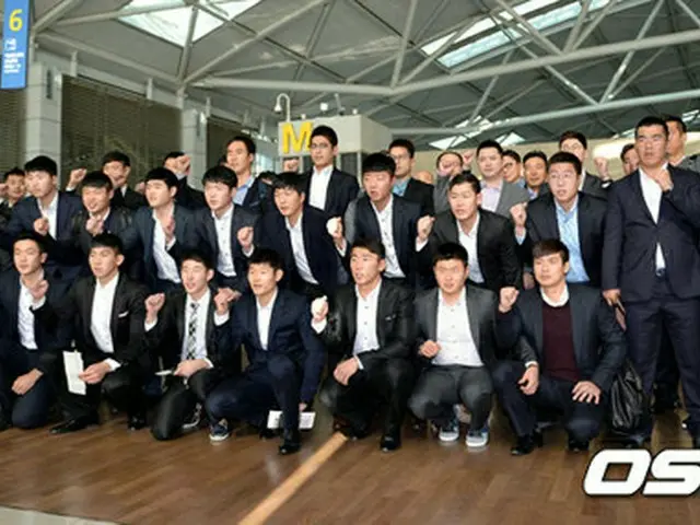 15日、韓国プロ野球「ハンファ・イーグルス」が仁川国際空港を通して、春キャンプ地の日本・高知県に向けて出国した。