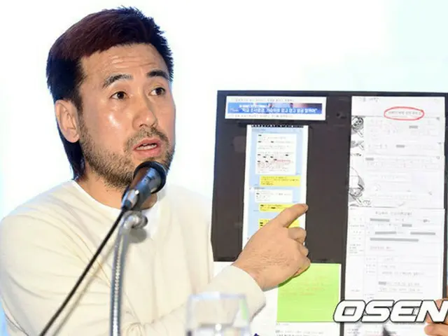 韓国のサッカー選手キム・ビョンジ（45、GK）が息子の暴力沙汰に関連し悔しさを訴えた。キム・ビョンジは25日、ソウル市内で記者会見を開き、息子の暴力に関するうわさを解明する時間を設けた。
